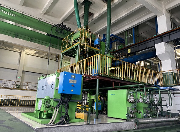 The plastic extruder used permanent magnet synchronous motors